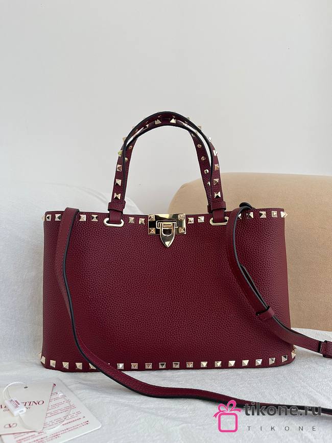 VLTN Rockstud Small Shopping Bag In Grainy Calfskin Red - 32x29x7cm - 1