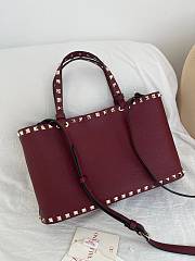 VLTN Rockstud Small Shopping Bag In Grainy Calfskin Red - 32x29x7cm - 5