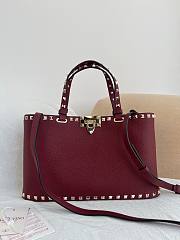 VLTN Rockstud Small Shopping Bag In Grainy Calfskin Red - 32x29x7cm - 4