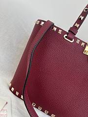 VLTN Rockstud Small Shopping Bag In Grainy Calfskin Red - 32x29x7cm - 3