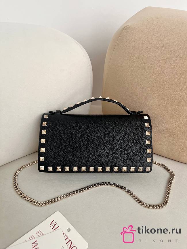 VLTN Rockstud Wallet With Chain In Grainy Calfskin Black Gold - 21x10.5x4cm - 1