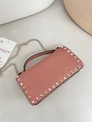 VLTN Rockstud Wallet With Chain In Grainy Calfskin Pink - 21x10.5x4cm - 3