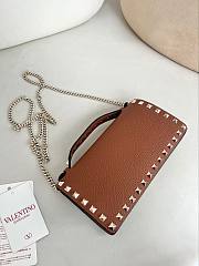 VLTN Rockstud Wallet With Chain In Grainy Calfskin Brown - 21x10.5x4cm - 6