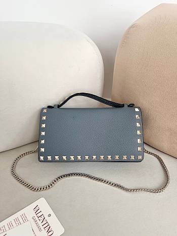 VLTN Rockstud Wallet With Chain In Grainy Calfskin Blue - 21x10.5x4cm