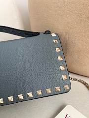 VLTN Rockstud Wallet With Chain In Grainy Calfskin Blue - 21x10.5x4cm - 3