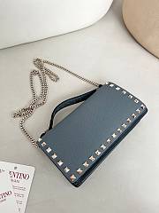 VLTN Rockstud Wallet With Chain In Grainy Calfskin Blue - 21x10.5x4cm - 4