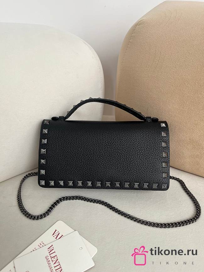 VLTN Rockstud Wallet With Chain In Grainy Calfskin Black - 21x10.5x4cm - 1