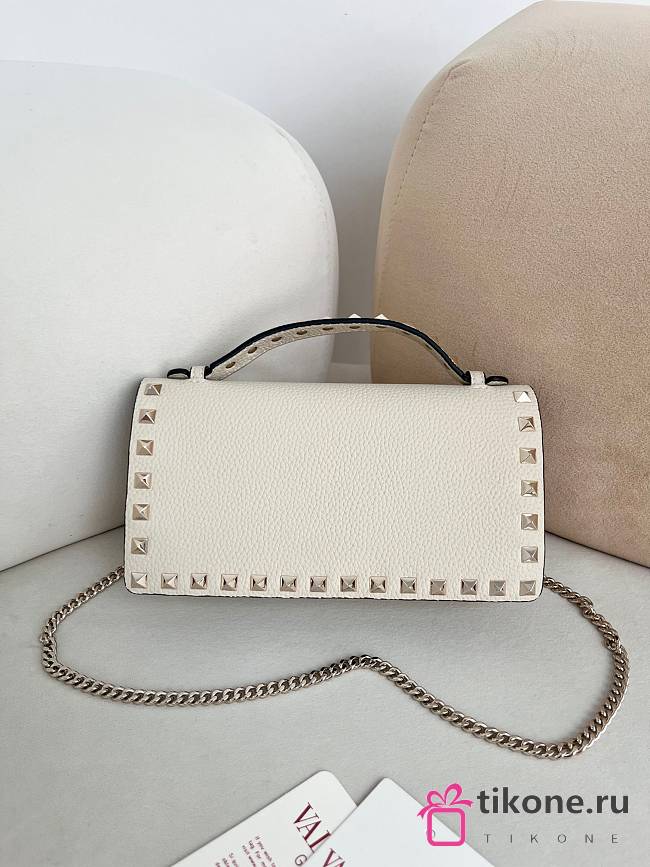 VLTN Rockstud Wallet With Chain In Grainy Calfskin White - 21x10.5x4cm - 1