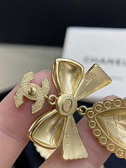 Chanel Pendant Earrings Metal Glass Pearls & Strass Gold Pearly White & Crystal - 3