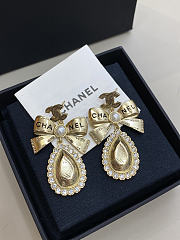 Chanel Pendant Earrings Metal Glass Pearls & Strass Gold Pearly White & Crystal - 4