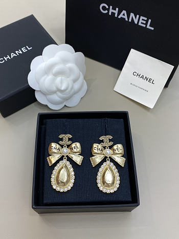 Chanel Pendant Earrings Metal Glass Pearls & Strass Gold Pearly White & Crystal
