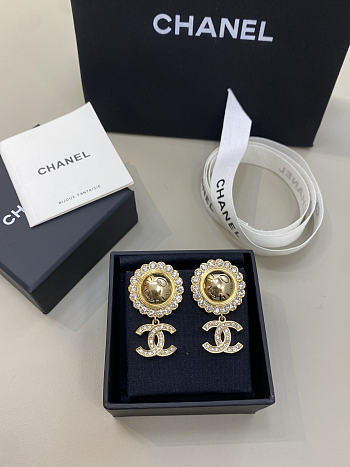 Chanel Scented Round Texture Diamond Edge Stud Earrings