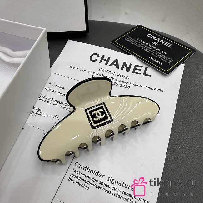 Chanel Claw Clip White - 1