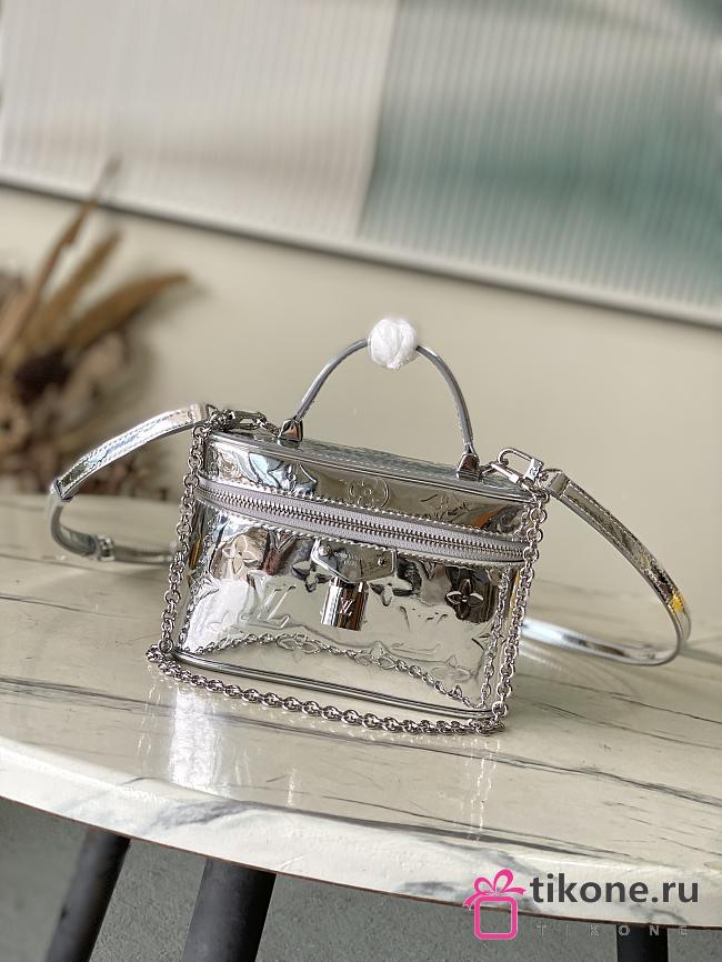 LV Ski Vanity Chain Pouch Silver Monogram Embossed Canvas M26097 - 19x11.5x6.5cm - 1