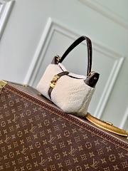 LV Ski Pochette Mia Monogram Shearling M26245 - 22x14.5x8 - 2
