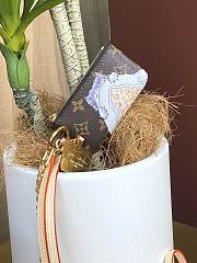 LV Travels With Grace Coddington Phone Holder M25919 - 12x6.5x1cm - 6