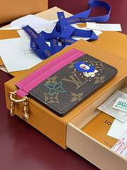 LV Vivienne Winter Pite Cartes LV Charms Monogram Snowy Pearl M15332 - 10.2x0.3x7.3cm - 5