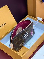 LV Vivienne Winter Pochette Cosmetique PM Monogram Snowy Pearl M15359 - 19x12×6cm - 5