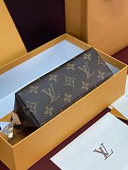 LV Vivienne Winter Pochette Cosmetique PM Monogram Snowy Pearl M15359 - 19x12×6cm - 2