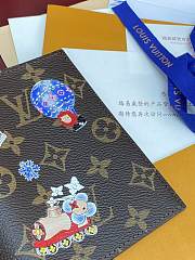 LV Vivienne Passport Cover Monogram Snowy Pearl M15320 - 14x10x2.5cm - 5