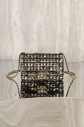 Chanel Flap Bag Sequins & Gold Tone Metal Golden & Black - 20x14x8cm