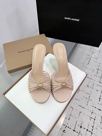 Gianvito Rossi 70 Vyna Sandals Beige