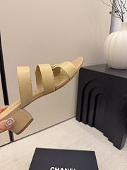 Chanel Mules Shiny Calfskin Beige 40mm - 2