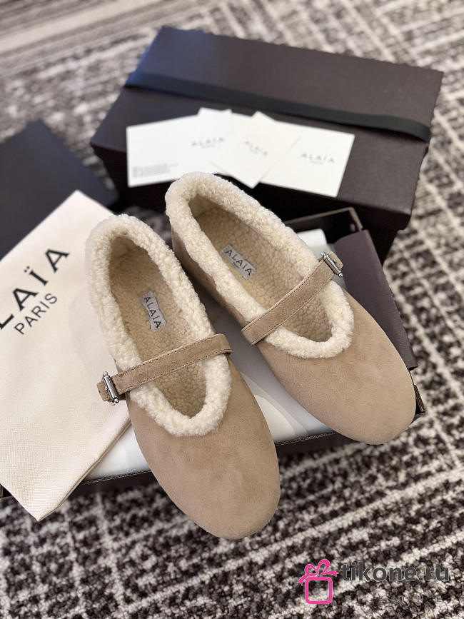 Alaia Ballet Flats In Merino Shearling Beige - 1
