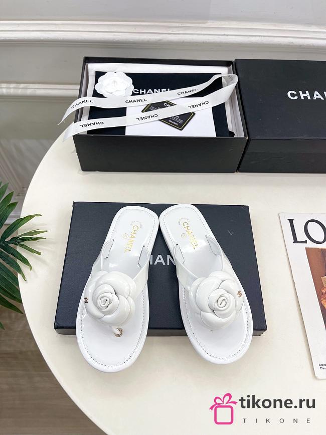 Chanel Thongs Patent Calfskin White - 1