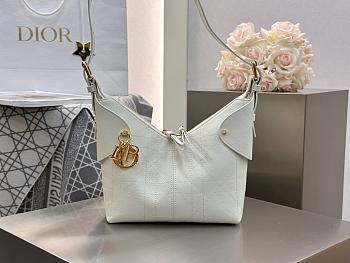 Small Dior Voyage Bag White Flat Macrocannage Grained Calfskin - 22x15x9.5cm