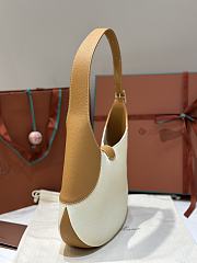 Loro Piana Medium Bobbin Bag Calfskin Whisper White Wheat Bran - 32x7x21cm - 2