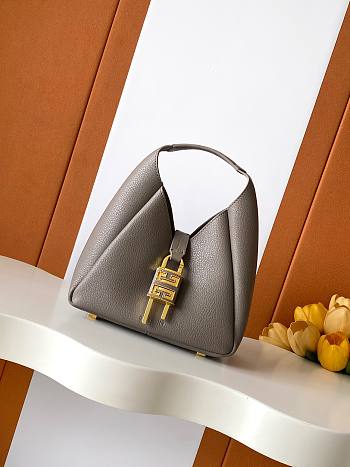 Givenchy G-Hobo Medium In Grained Leather With Padlock Taupe - 25x21x10cm