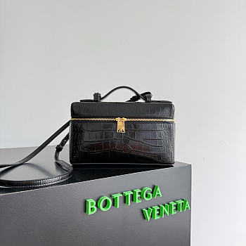 Bottega Veneta Bang Bang Vanity Case Crocodile Black - 23x12.5x4cm