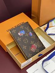 LV Vivienne Passport Cover Monogram Gold M15327 - 14x10x2.5cm - 3