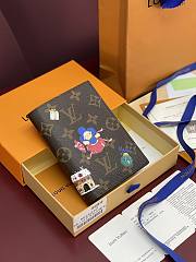 LV Vivienne Passport Cover Monogram Gold M15327 - 14x10x2.5cm - 4
