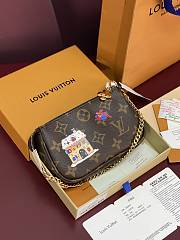 LV Vivienne Mini Pochette Accessoires Monogram M15328 - 15.5x10.5x4cm - 4