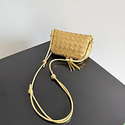 Bottega Veneta Concert Pouch Gold - 18.5x11.5x8.5cm - 2