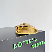 Bottega Veneta Andiamo Clutch in Gold - 31x13x3cm - 5