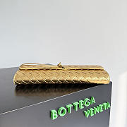Bottega Veneta Andiamo Clutch in Gold - 31x13x3cm - 4