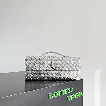 Bottega Veneta Andiamo Clutch in Silver - 31x13x3cm