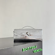 Bottega Veneta Andiamo Clutch Crocodile Silver - 31x13x3cm - 3