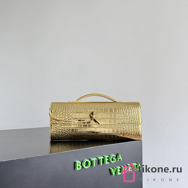 Bottega Veneta Andiamo Clutch Crocodile Gold - 31x13x3cm - 1