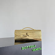Bottega Veneta Andiamo Clutch Crocodile Gold - 31x13x3cm - 1