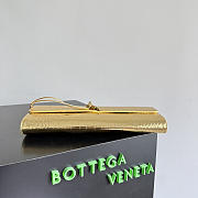 Bottega Veneta Andiamo Clutch Crocodile Gold - 31x13x3cm - 4