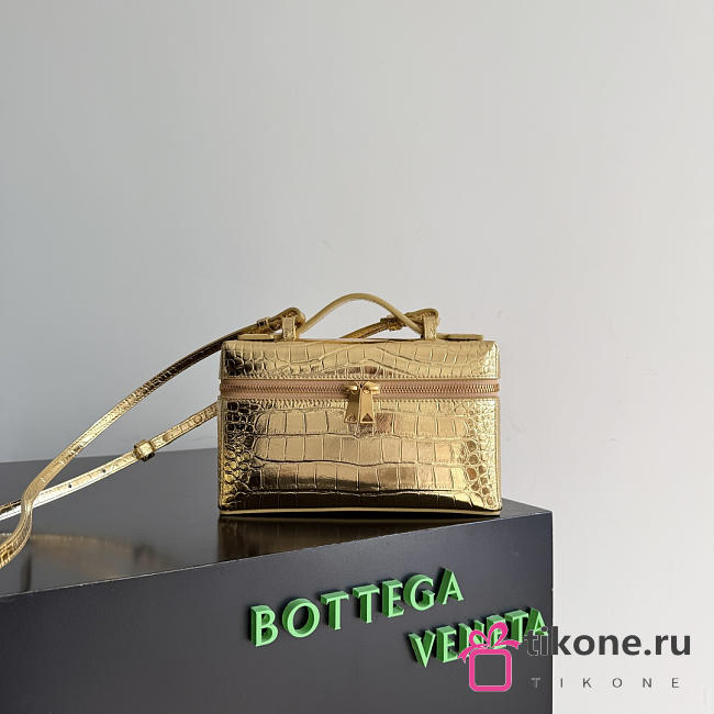 Bottega Veneta Bang Bang Vanity Case Crocodile Gold - 23x12.5x4cm - 1