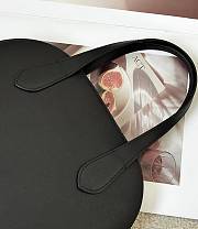 The Row Medium Ingrid Bag in Leather Black - 28x19x7cm - 3