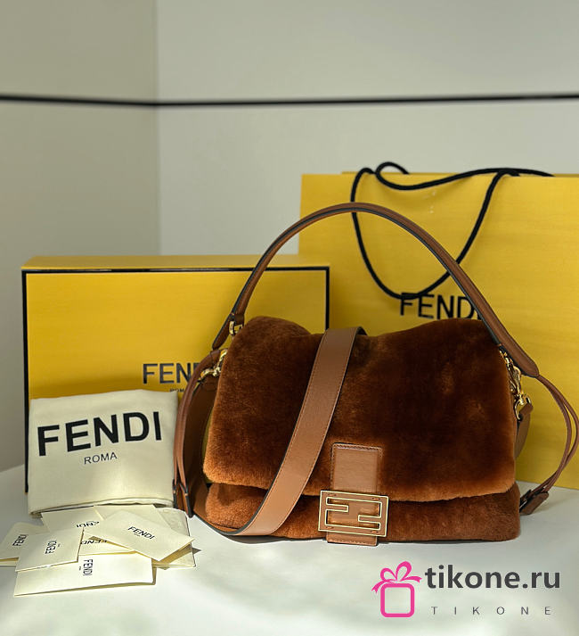Fendi Mamma Baguette Medium Brown Shearling Bag - 26.5x18x8.5cm - 1