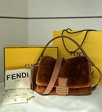 Fendi Mamma Baguette Medium Brown Shearling Bag - 26.5x18x8.5cm