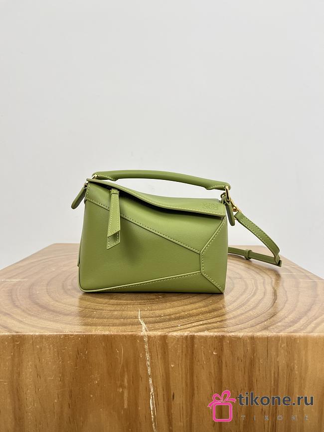 Loewe Mini Puzzle Edge Bag In Classic Calfskin Apple Green - 18x12.5x8cm - 1