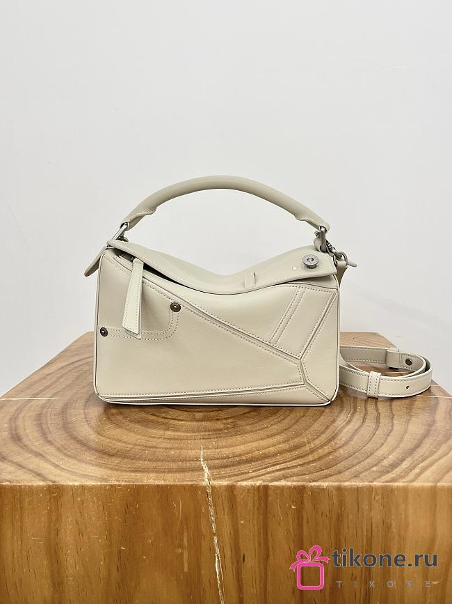 Loewe Panta Small Puzzle Bag In Shiny Calfskin Light Ghost - 24x16.5x10.5cm - 1